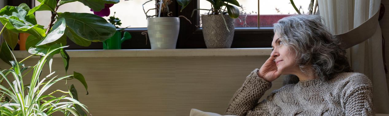 How to Monitor Seniors Living Alone? Ultimate Checklist to Ensure Their Safety